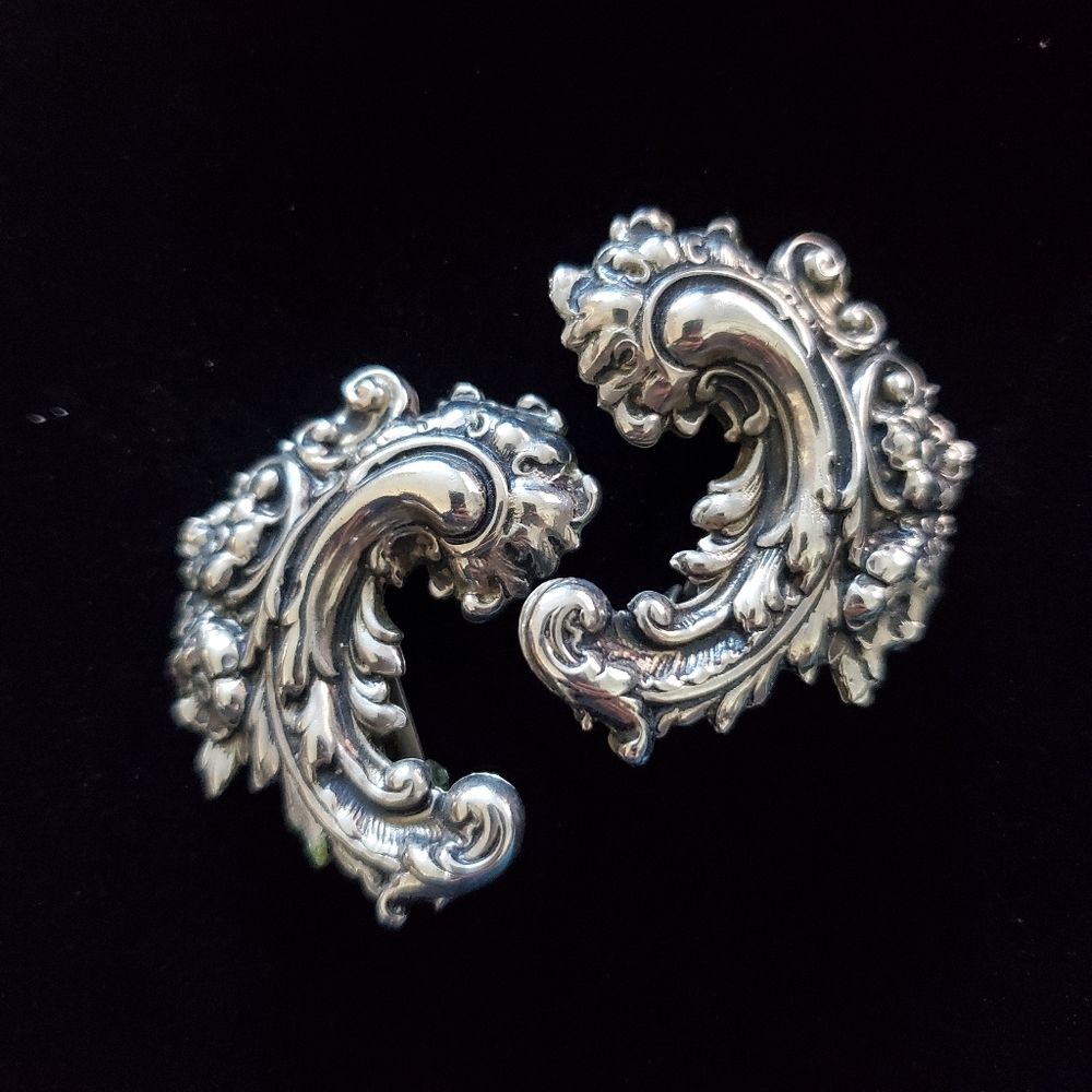 Vintage Elegant Victorian Style Clip On Earrings Silver Metal Ornate Paisley